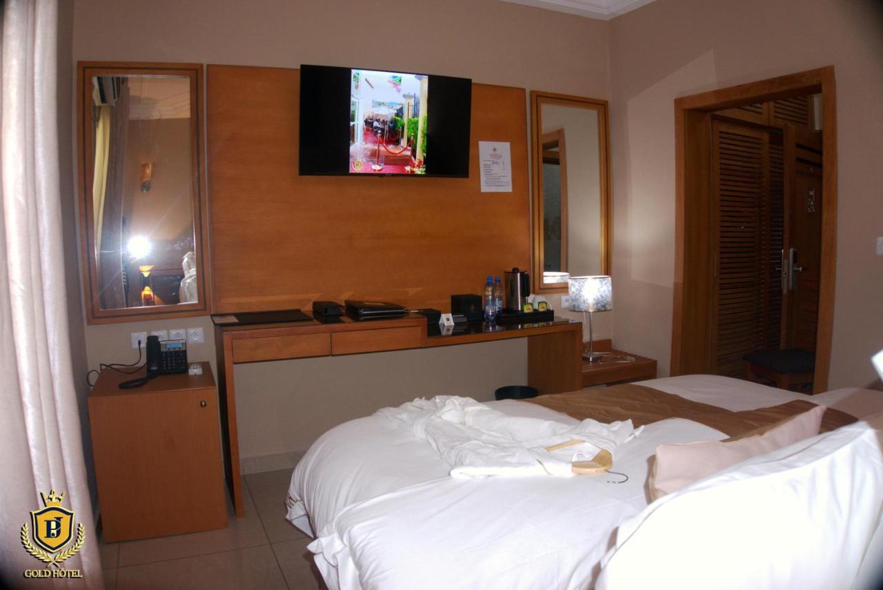 Gold Hotel Bafang Luaran gambar